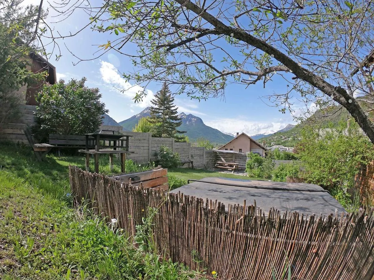 Serre Che Chalet بريانسن